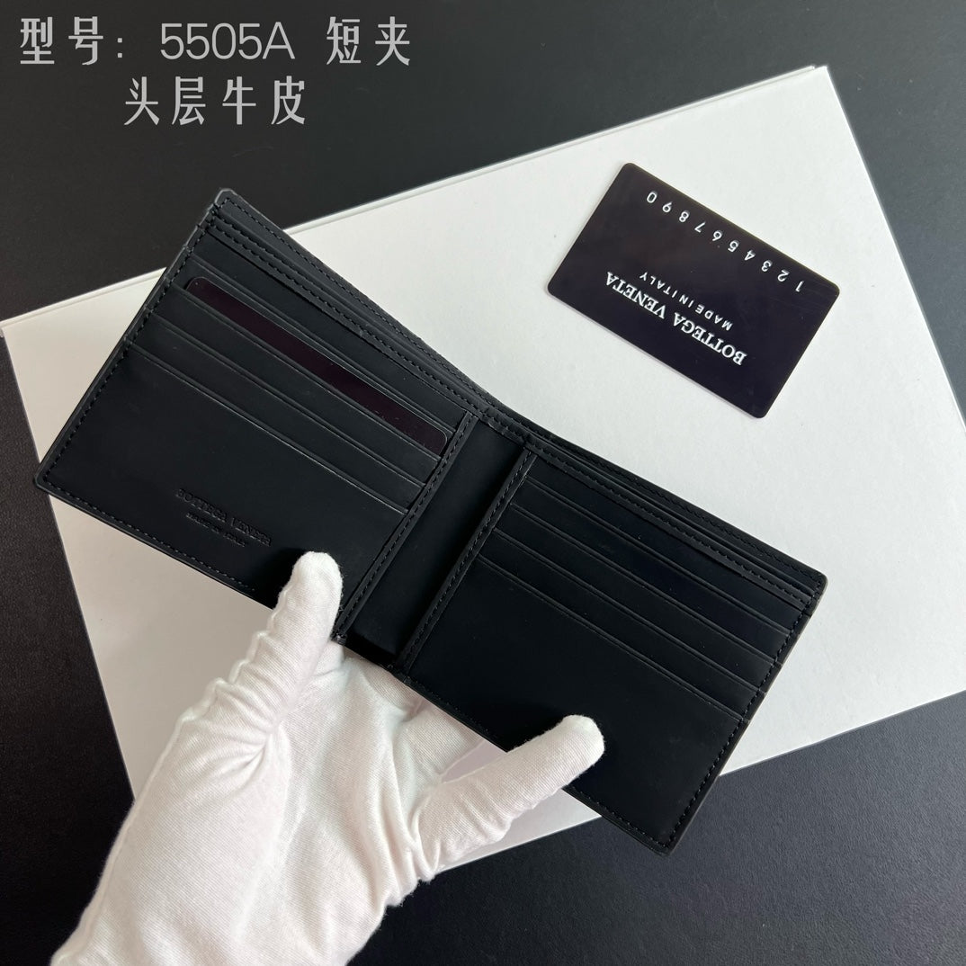 1XA82BDE Stylish leather wallet