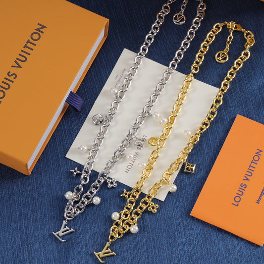 175RE32XDE Stylish Necklaces .