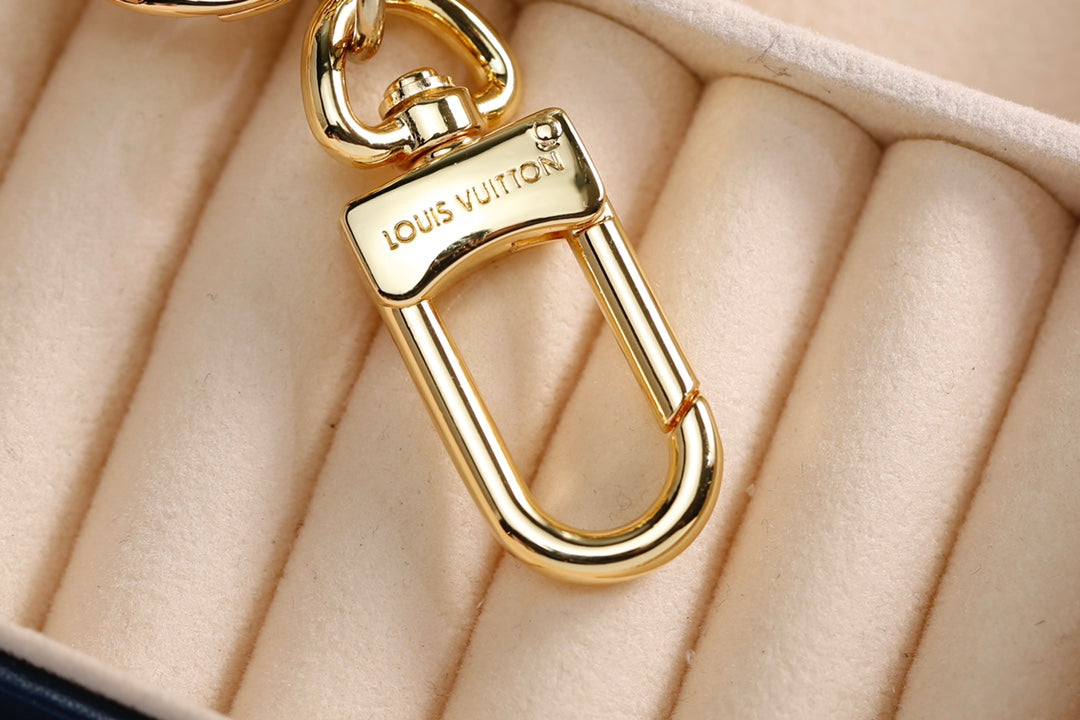 3RE29ADE Stylish key closure
