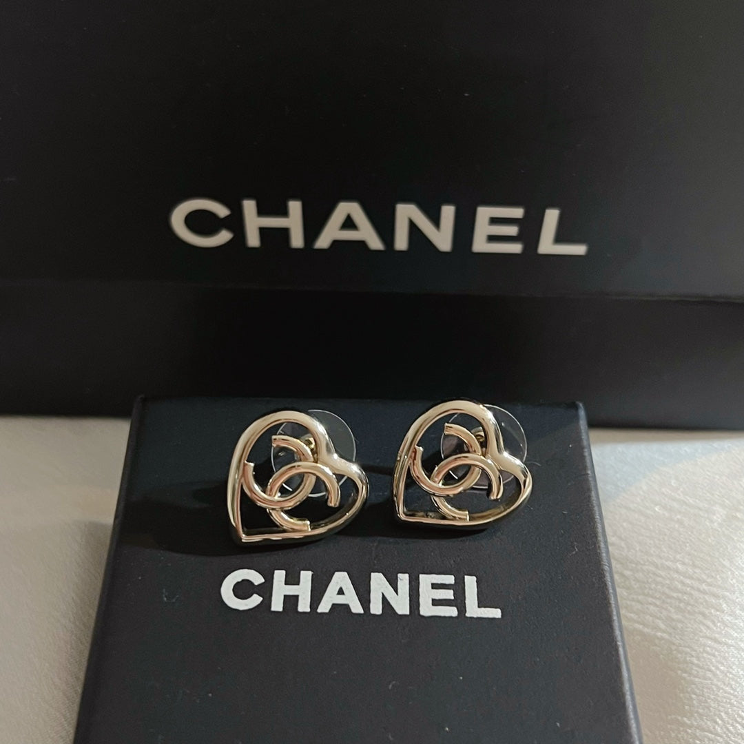 14C218EDE Stylish Earrings