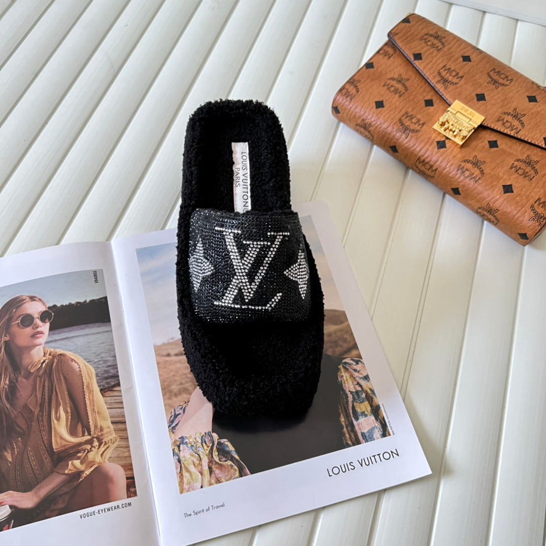 14E91ZDE Stylish Slippers