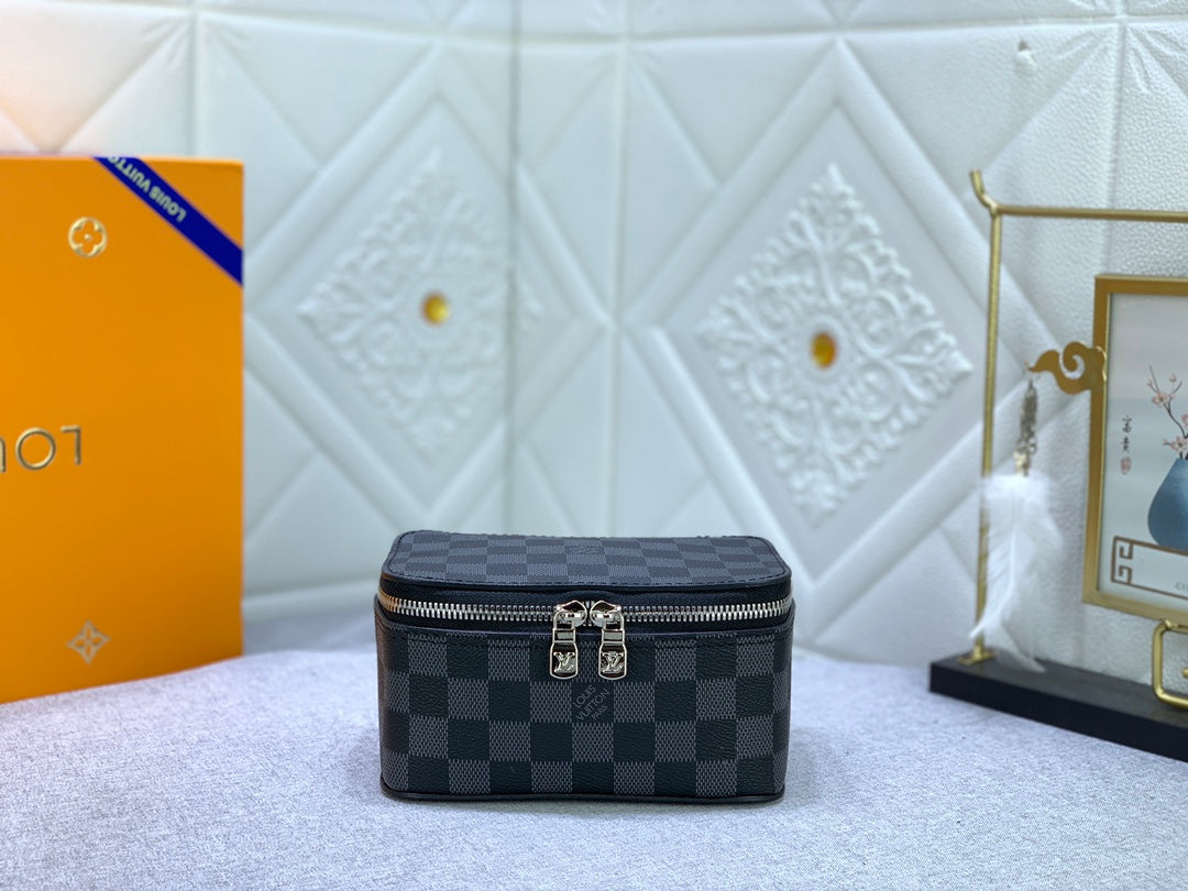 1XE272BDE Stylish leather bag 