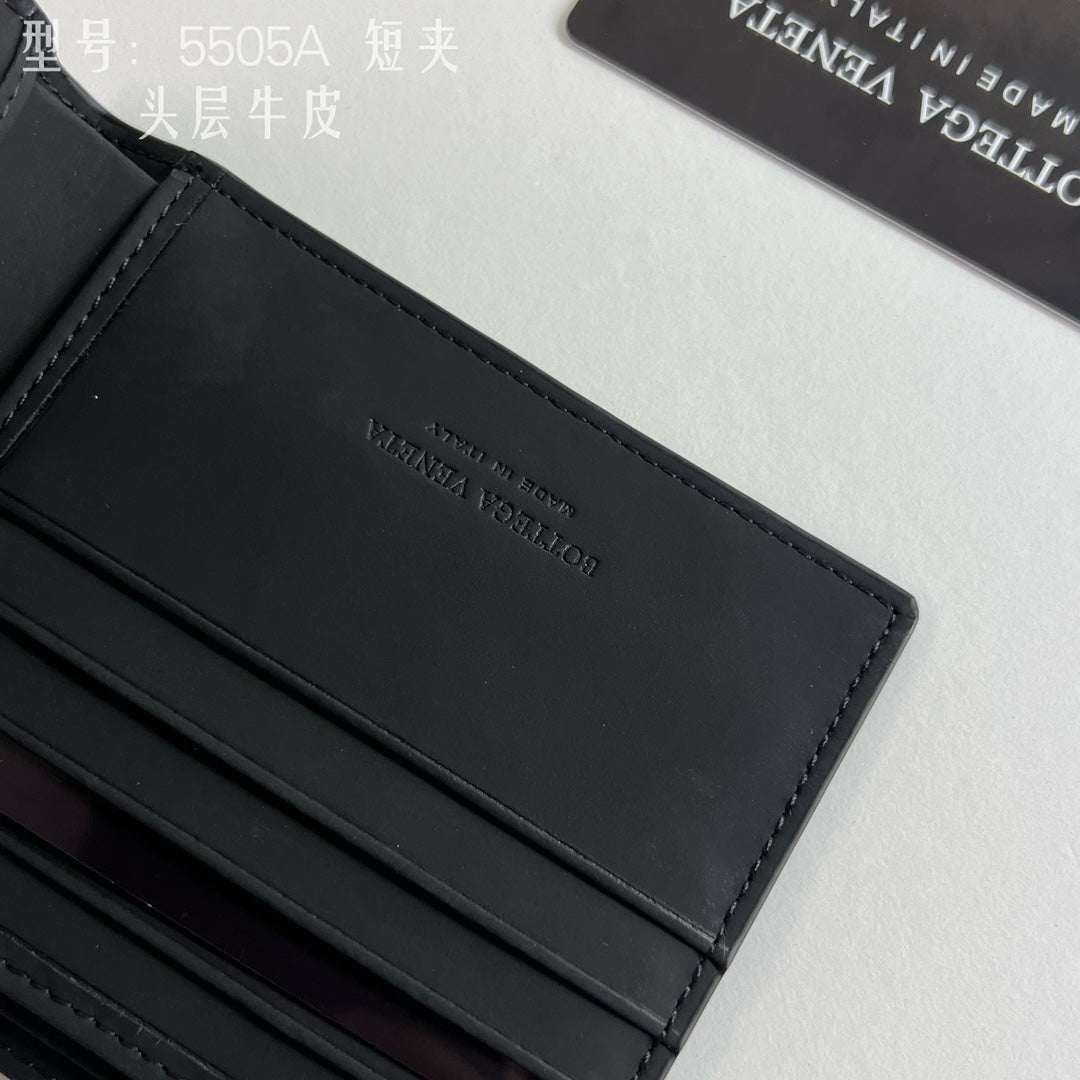 1XA82BDE Stylish leather wallet