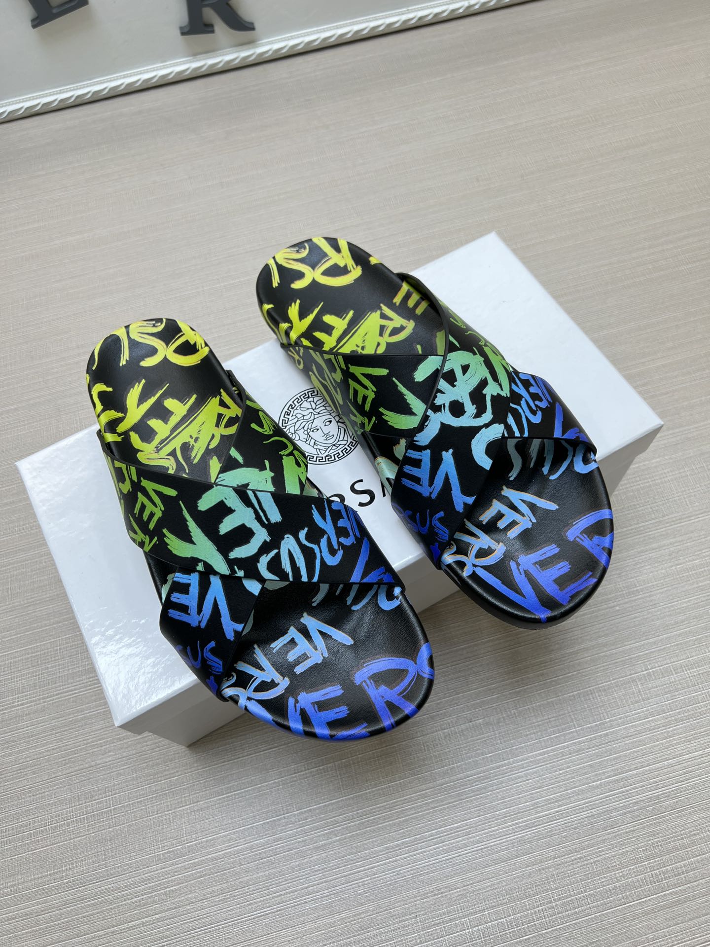 54V95ZDE Stylish slippers