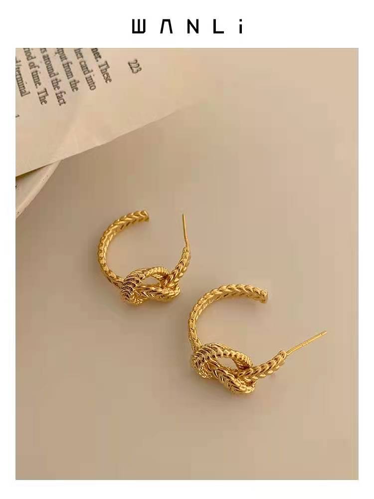 1YCL154EDE Stylish Earrings