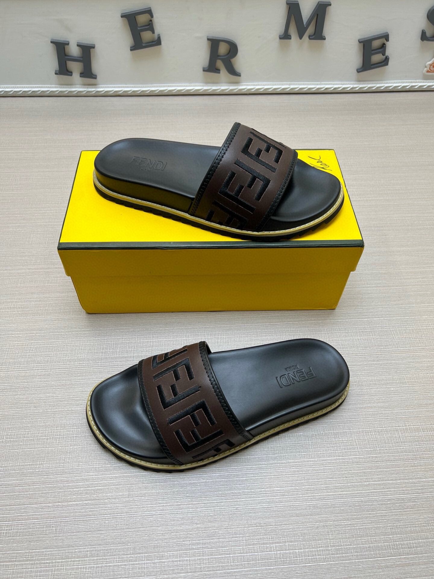 54F25ZDE Stylish slippers