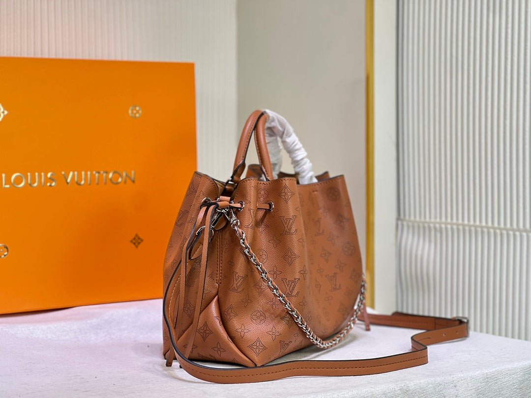 155NE39BDE Stylish leather bag