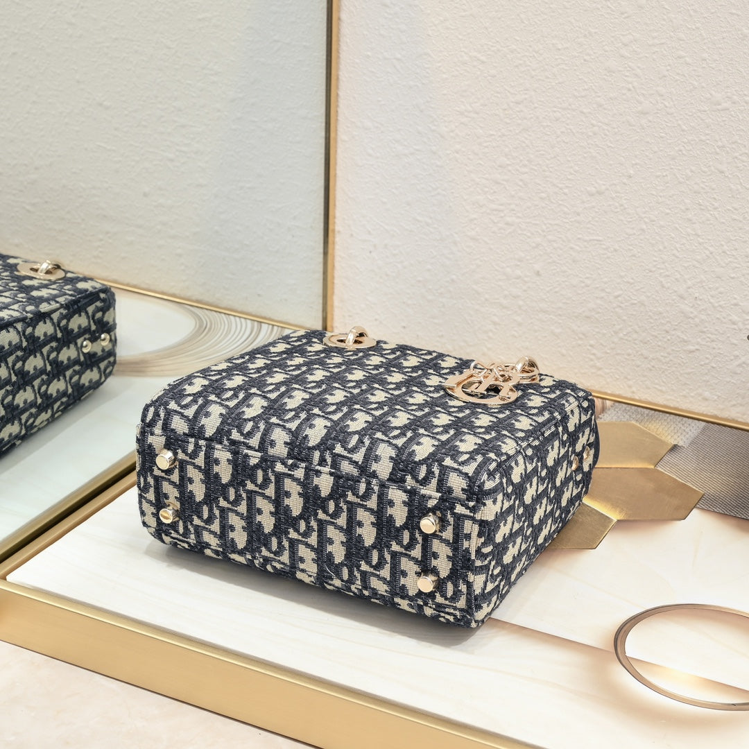 1XD439BDE Stylish embroidery bag