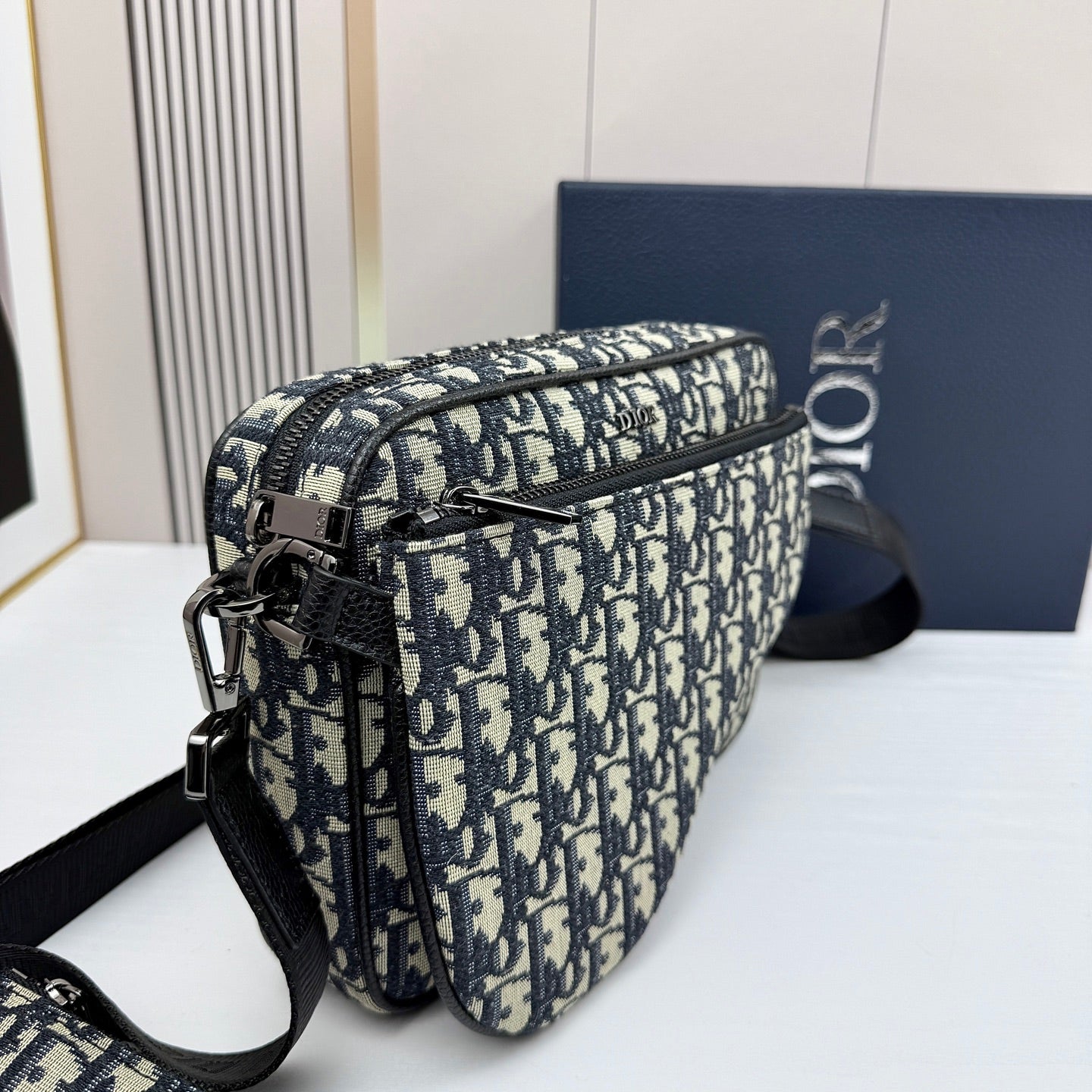 15RD66BDE Stylish bag