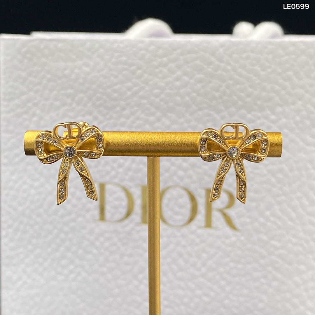 1YD198EDE Stylish Earrings