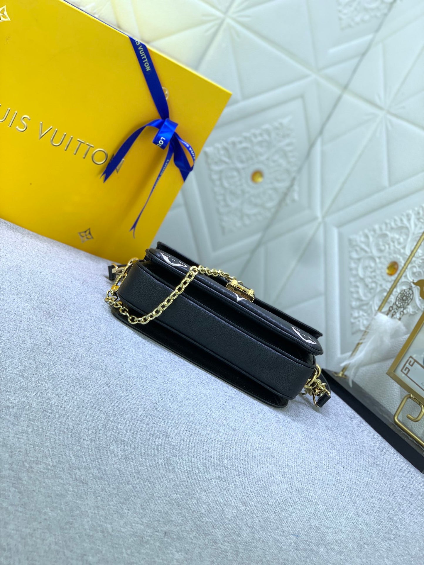 2XE43BDE Stylish leather bag 