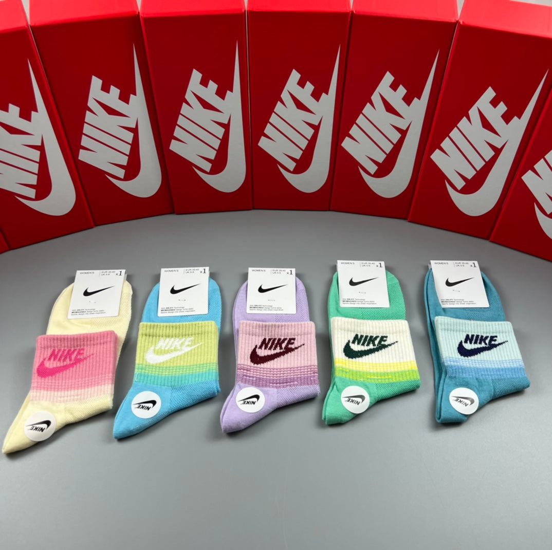 235QA70SDE Stylish socks(5 pairs )