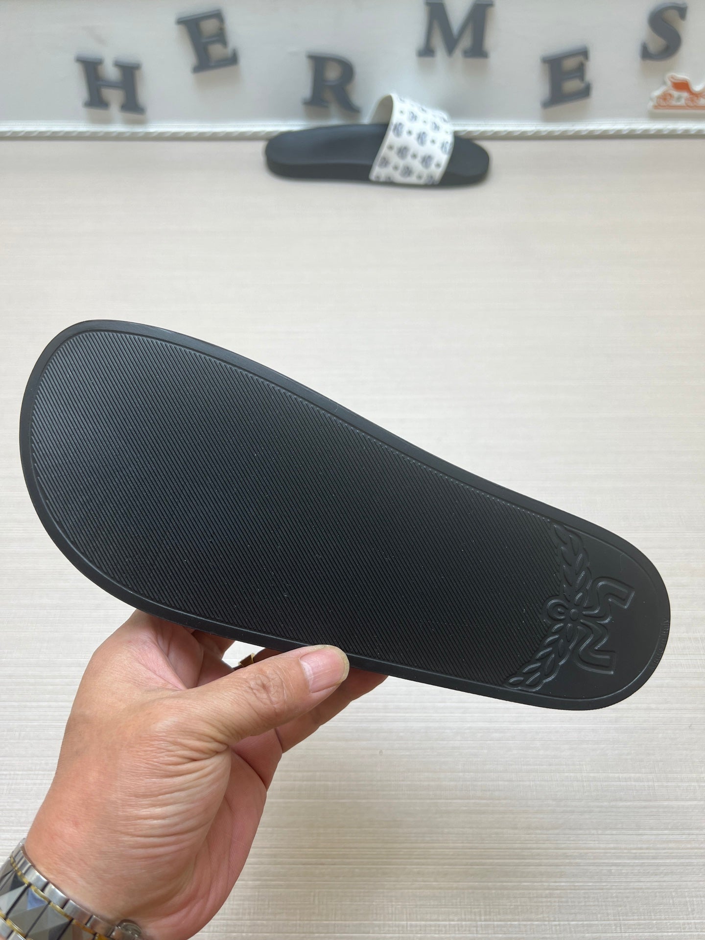 54M46ZDE Stylish slippers