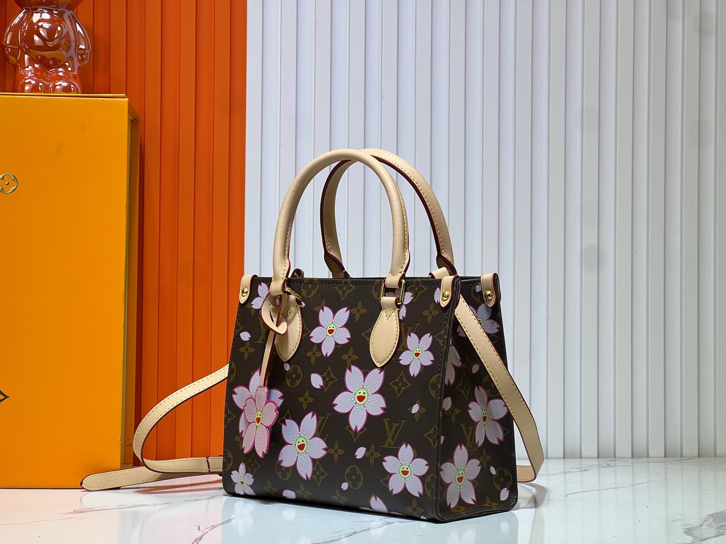 2WE42BDE Stylish leather bag