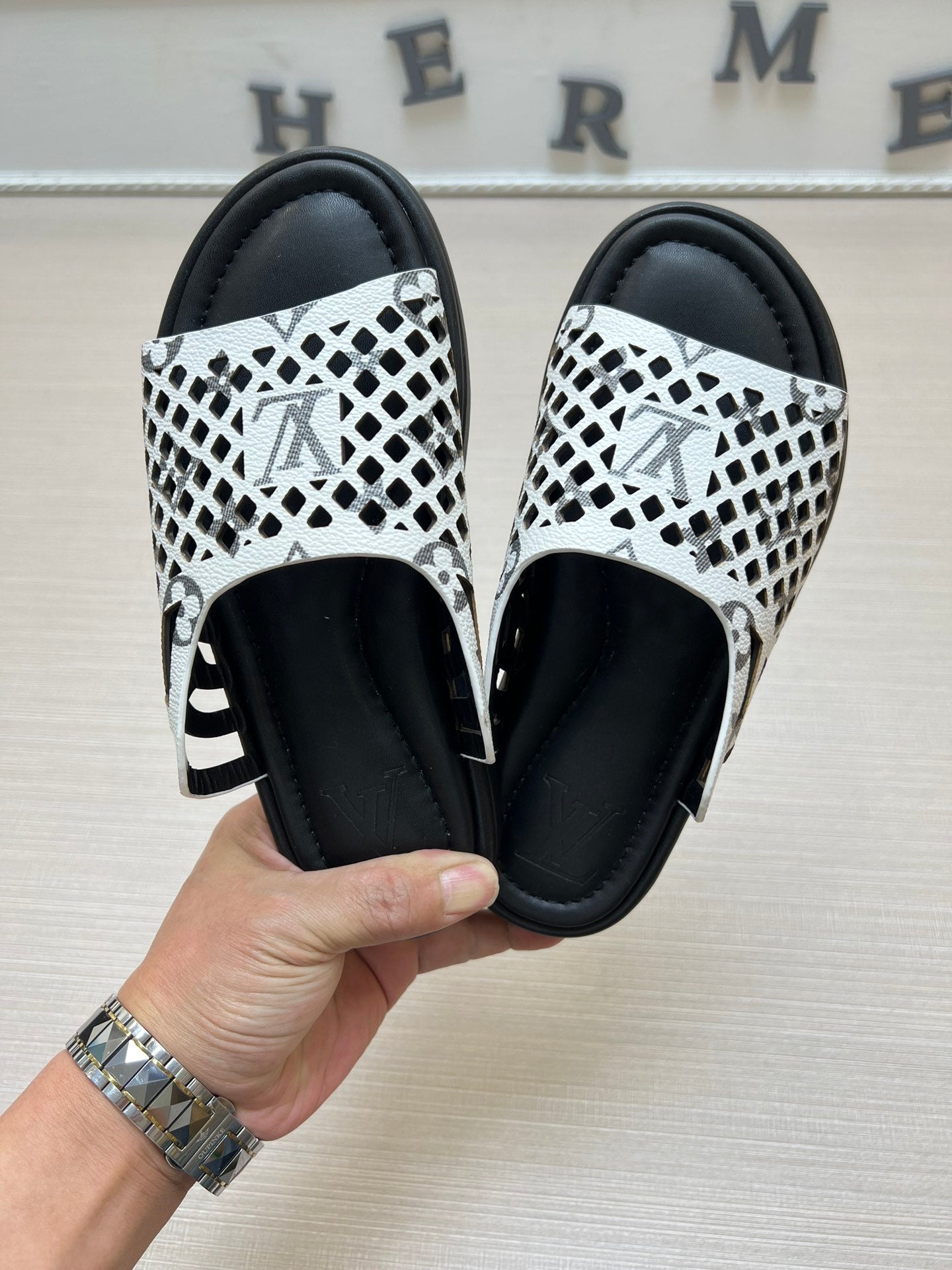 54E83ZDE Stylish slippers
