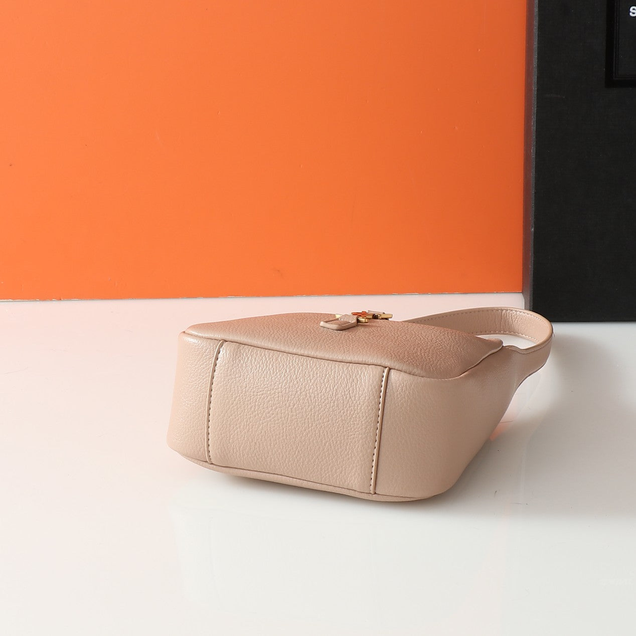 165NSL115BDE Stylish leather bag