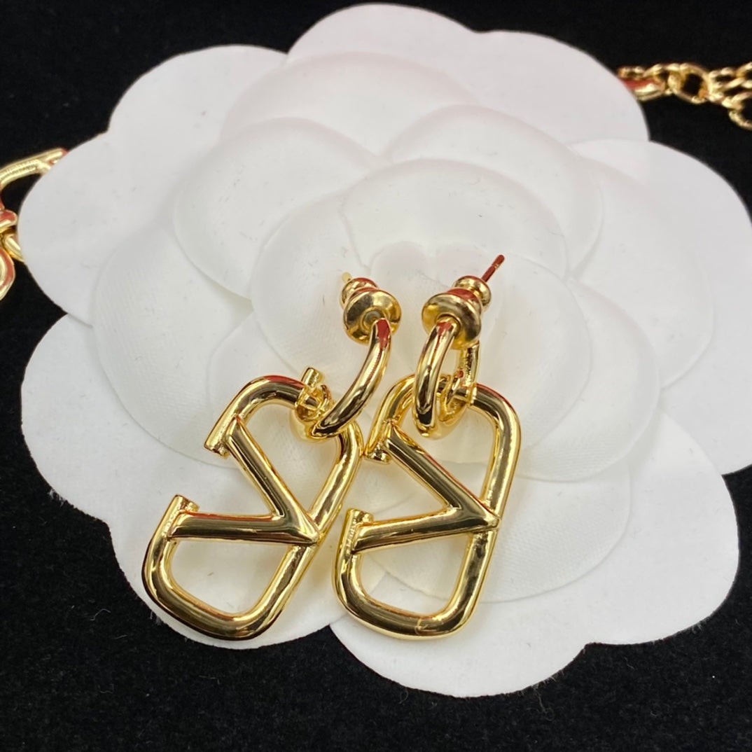 1YVL112XDE Stylish  Earrings Bracelets Necklaces