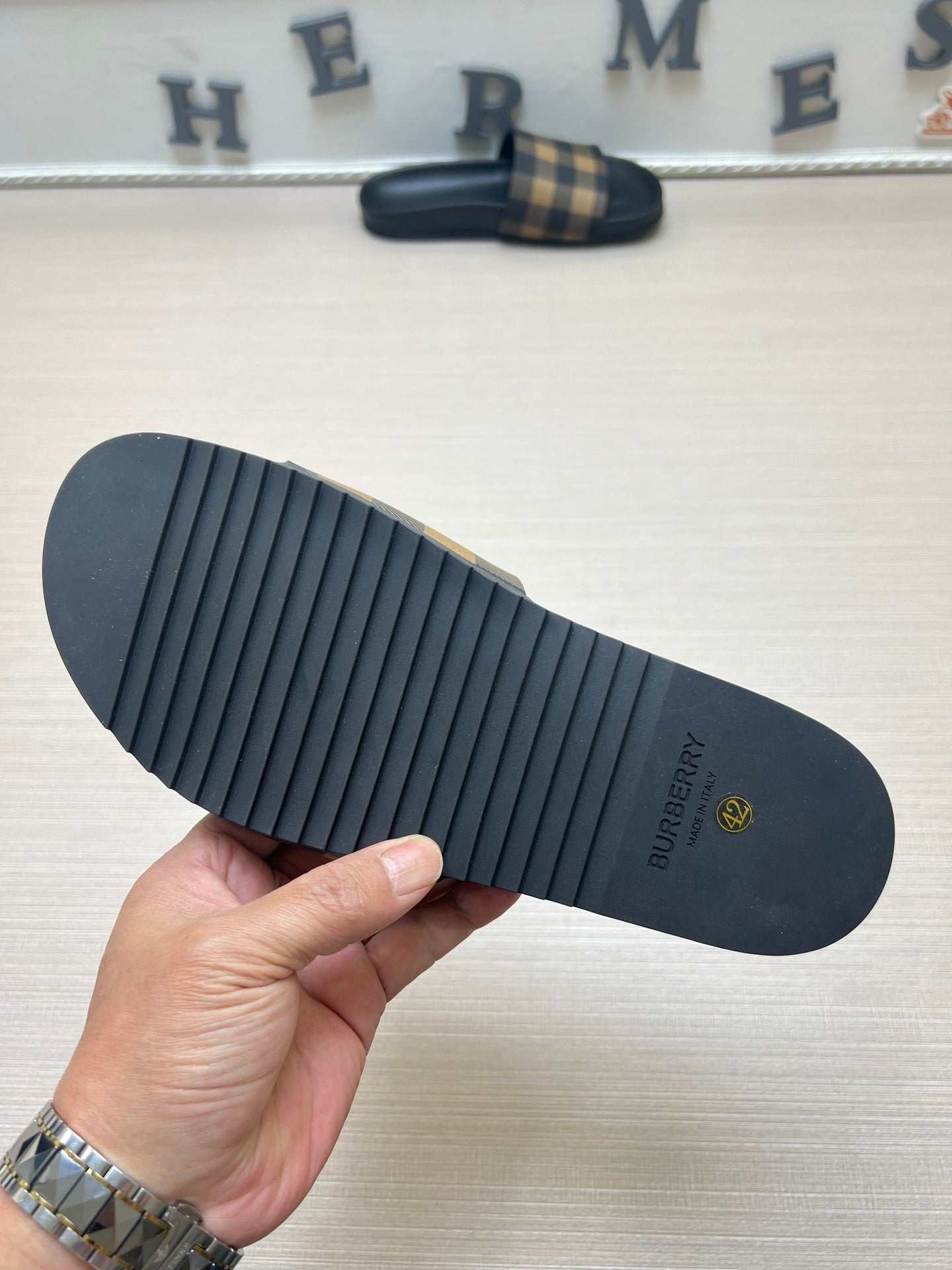 54R119ZDE Stylish slippers