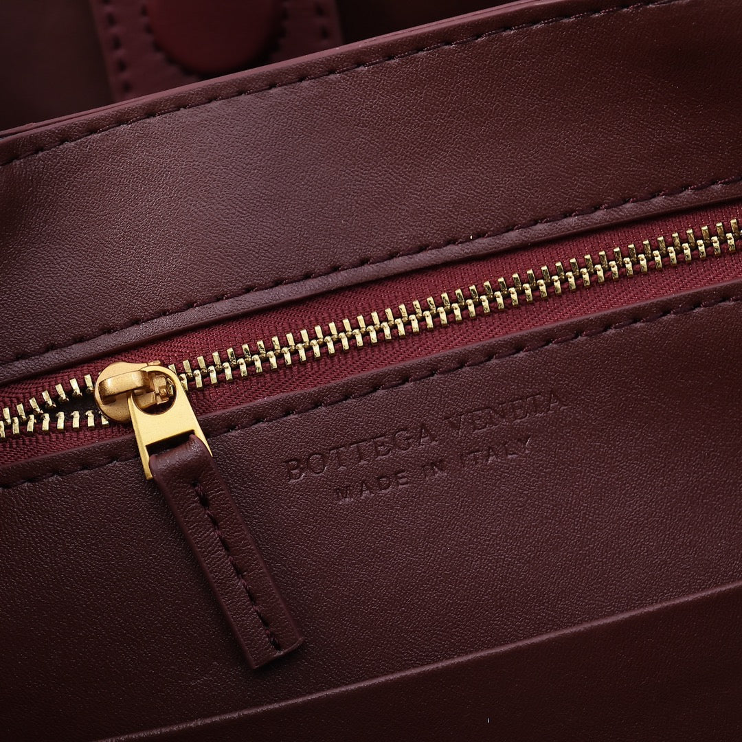 1XA81BDE Stylish leather bag