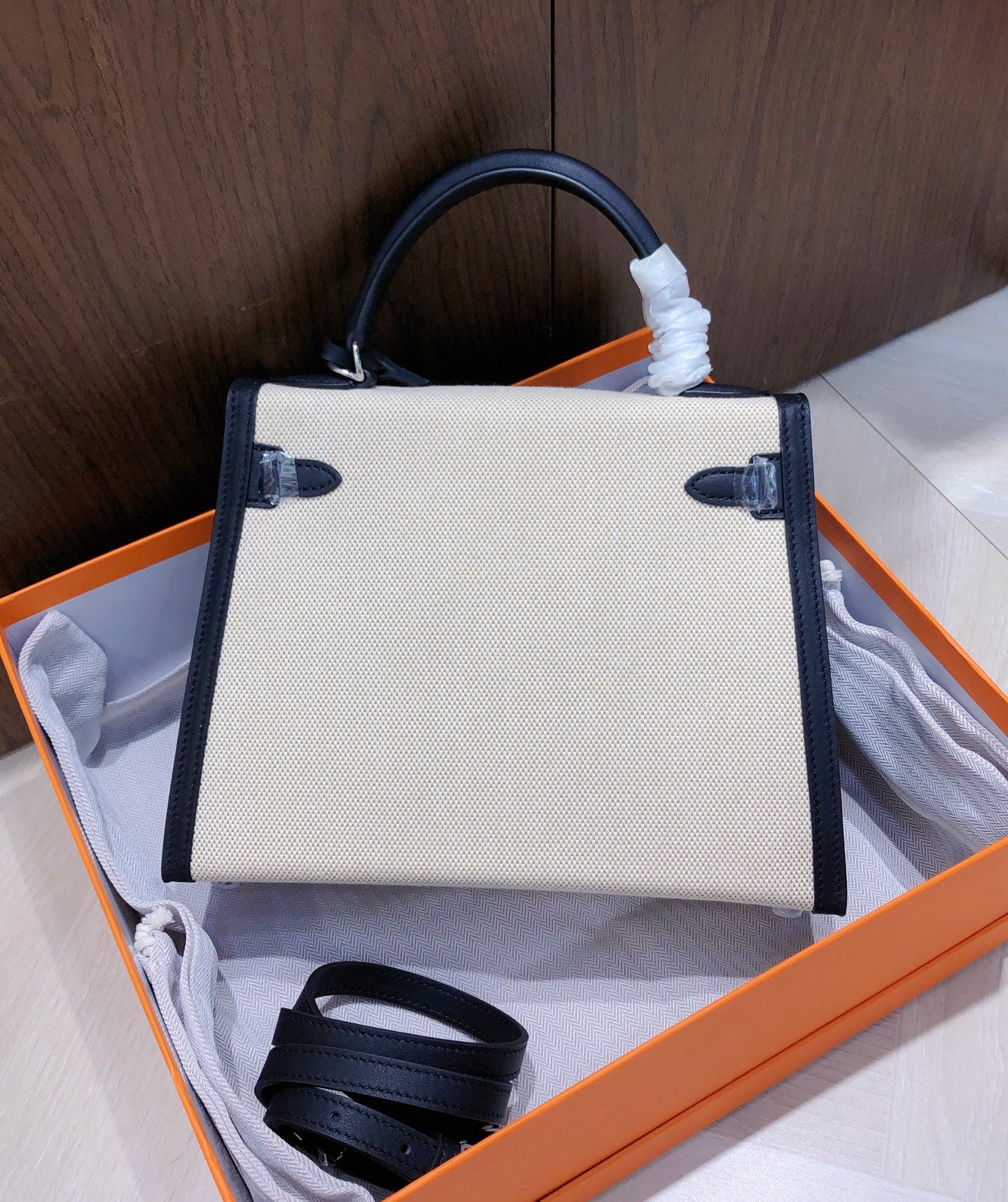 15RH119BDE Stylish leather bag
