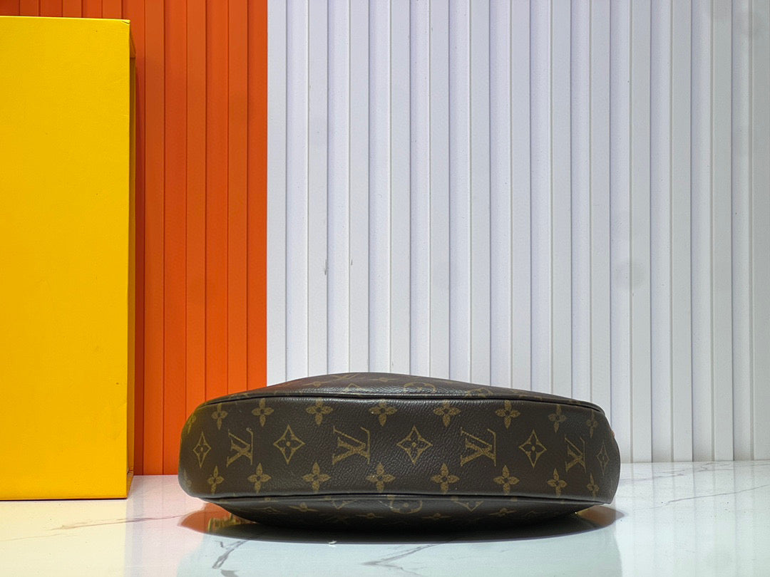 155NE35BDE Stylish leather bag