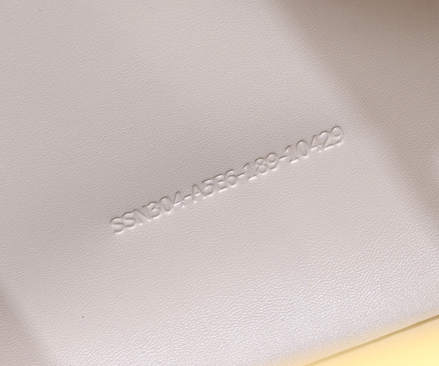 2XE41BDE Stylish leather bag 