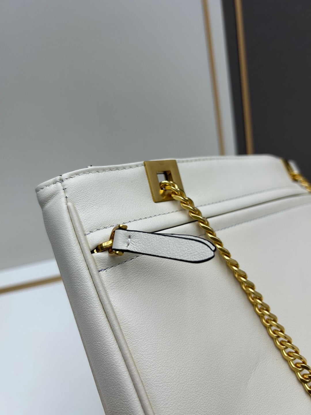 2WVL47BDE Stylish leather bag