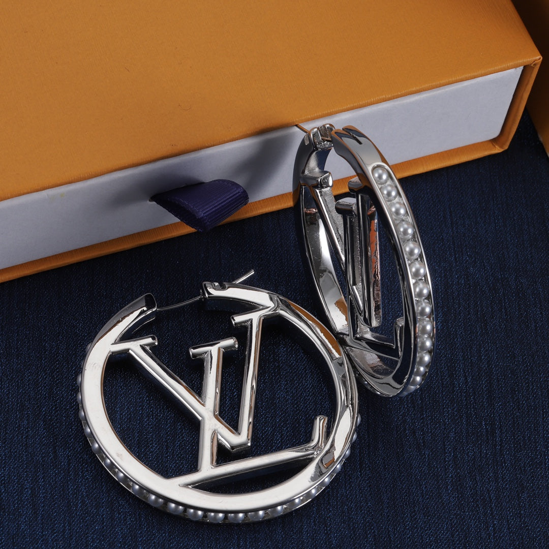 14E238EDE Stylish Earrings