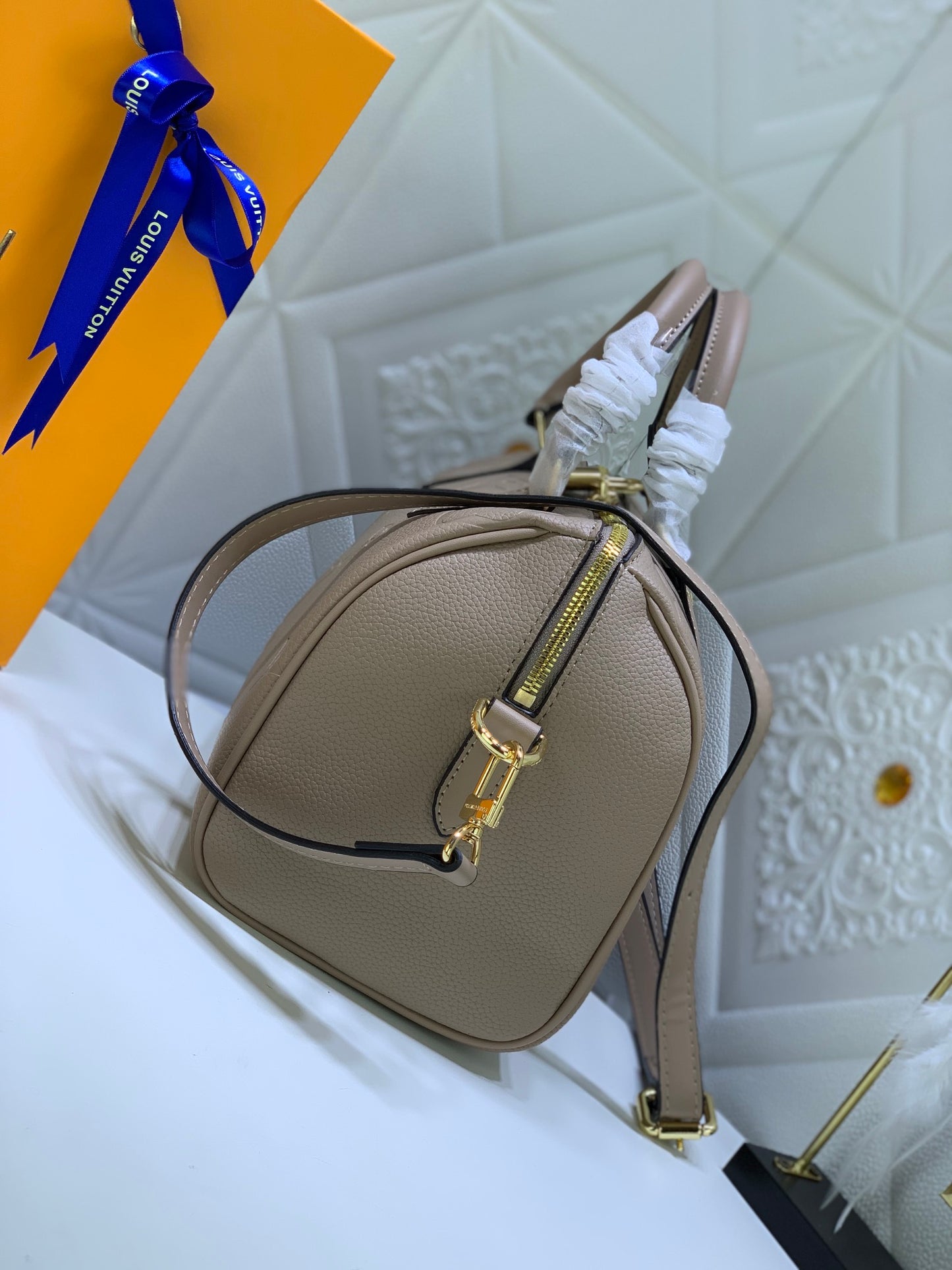 2XE138BDE Stylish leather bag 