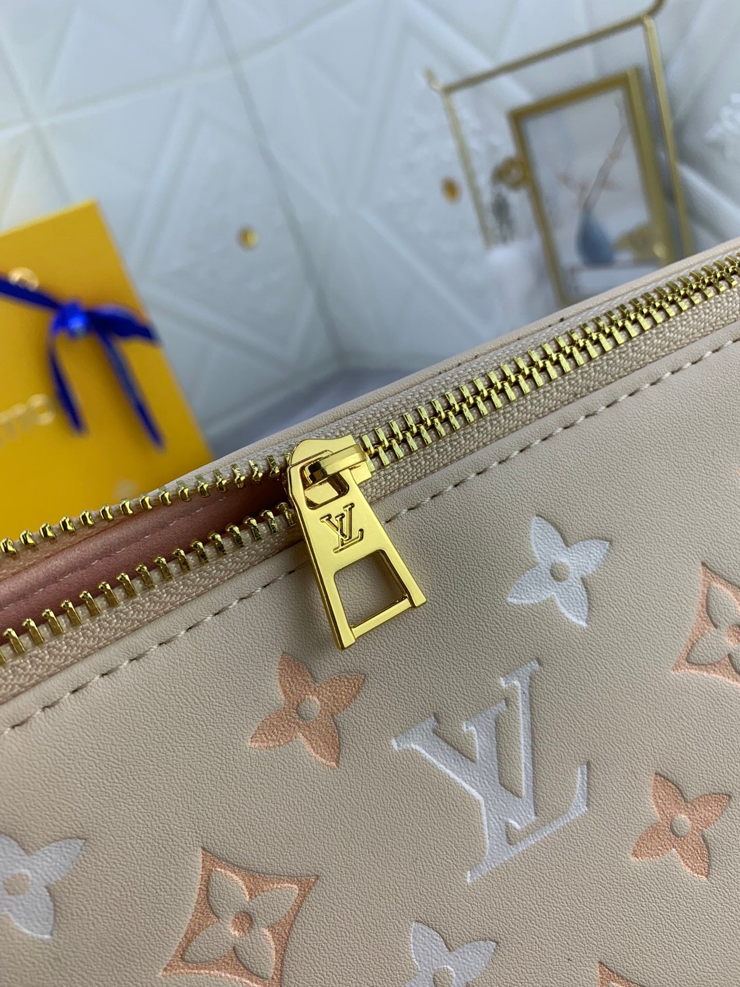 2XE39BDE Stylish leather bag 