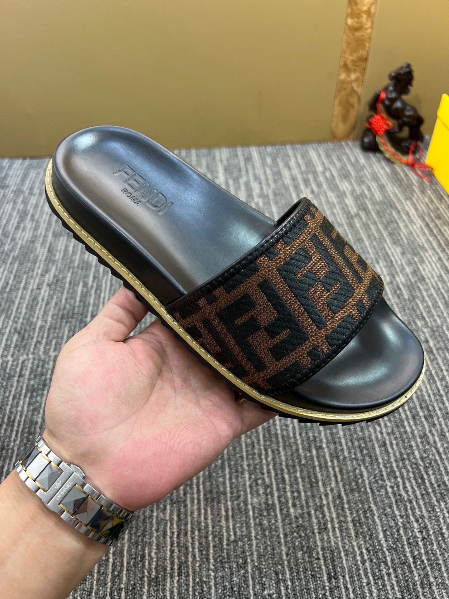 5XF105ZDE Stylish Slippers