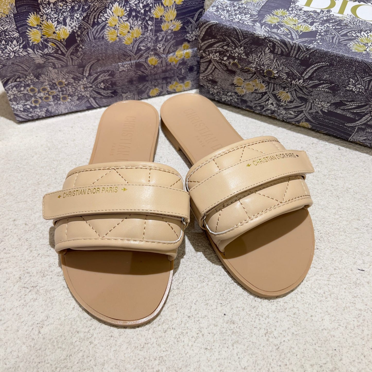 14D79ZDE Stylish Slippers