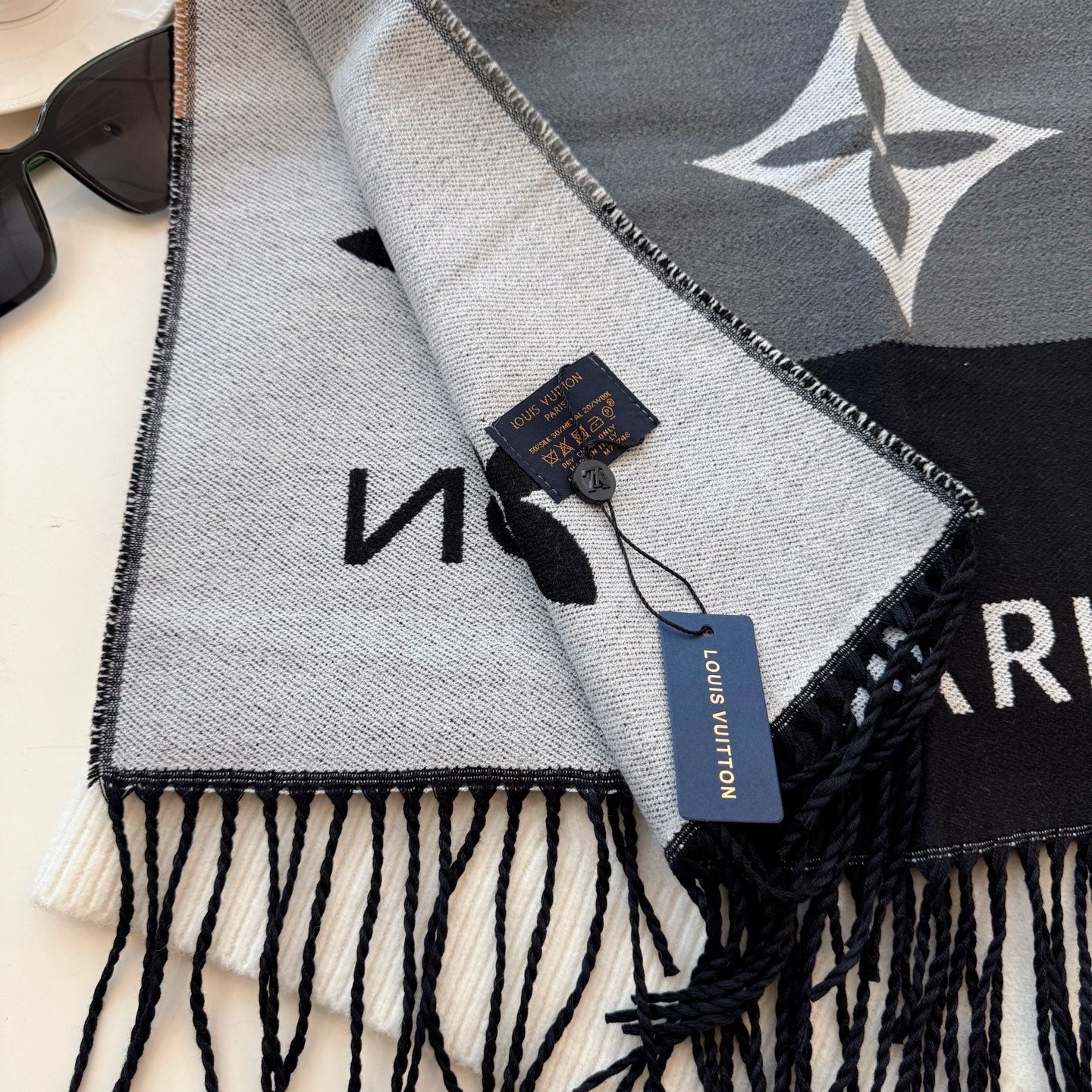 175RE43WDE Stylish Winter Scarves