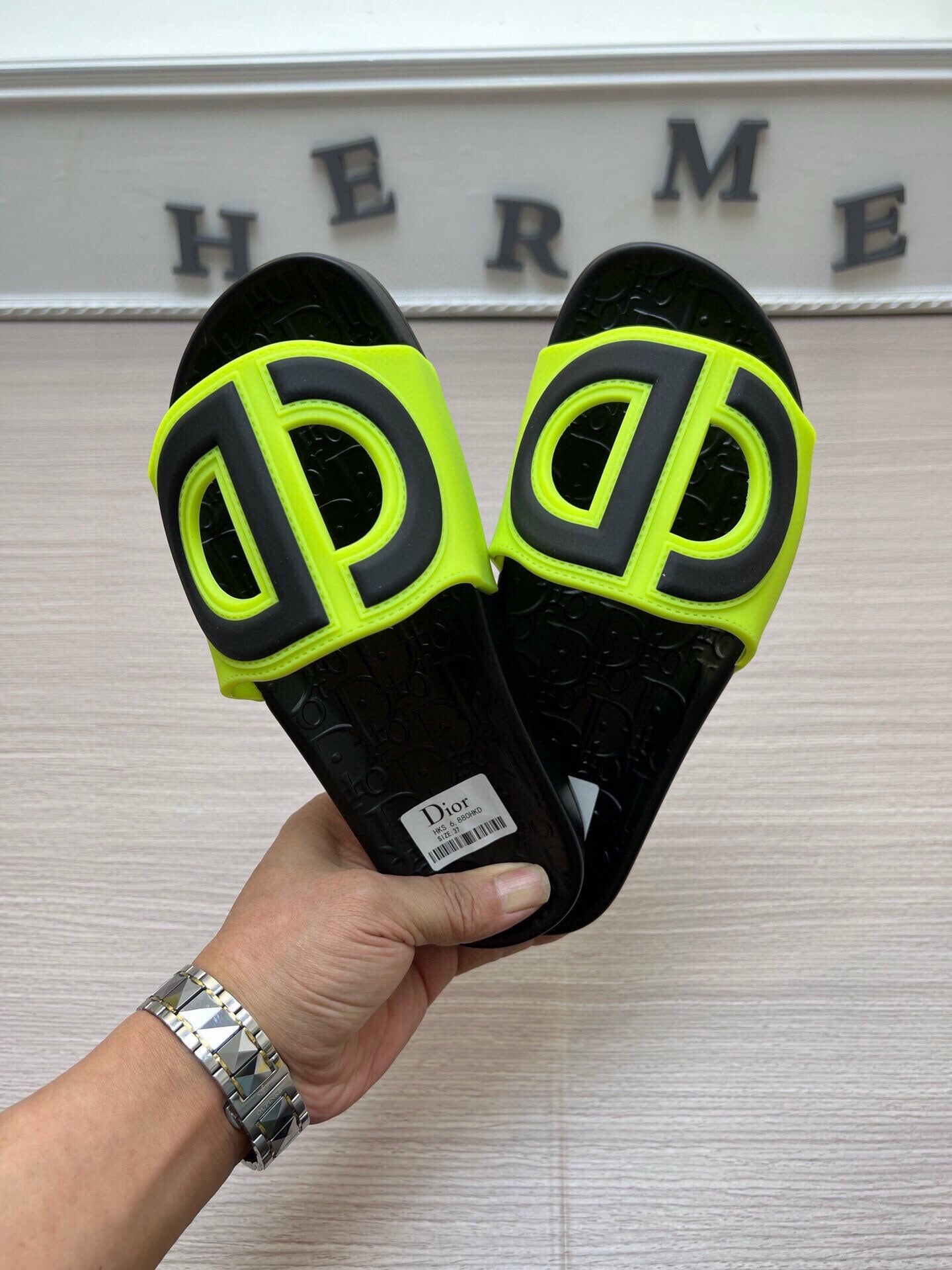 5LD213ZDE Stylish Slippers