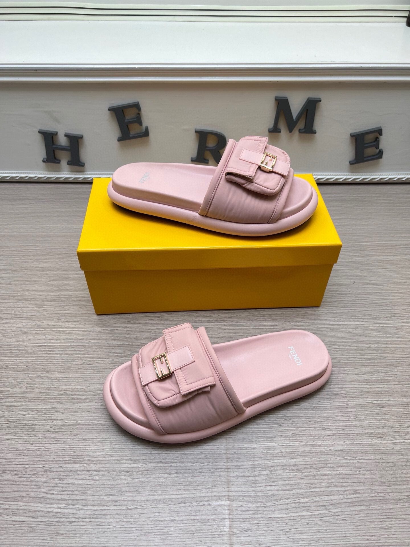 54F125ZDE Stylish slippers