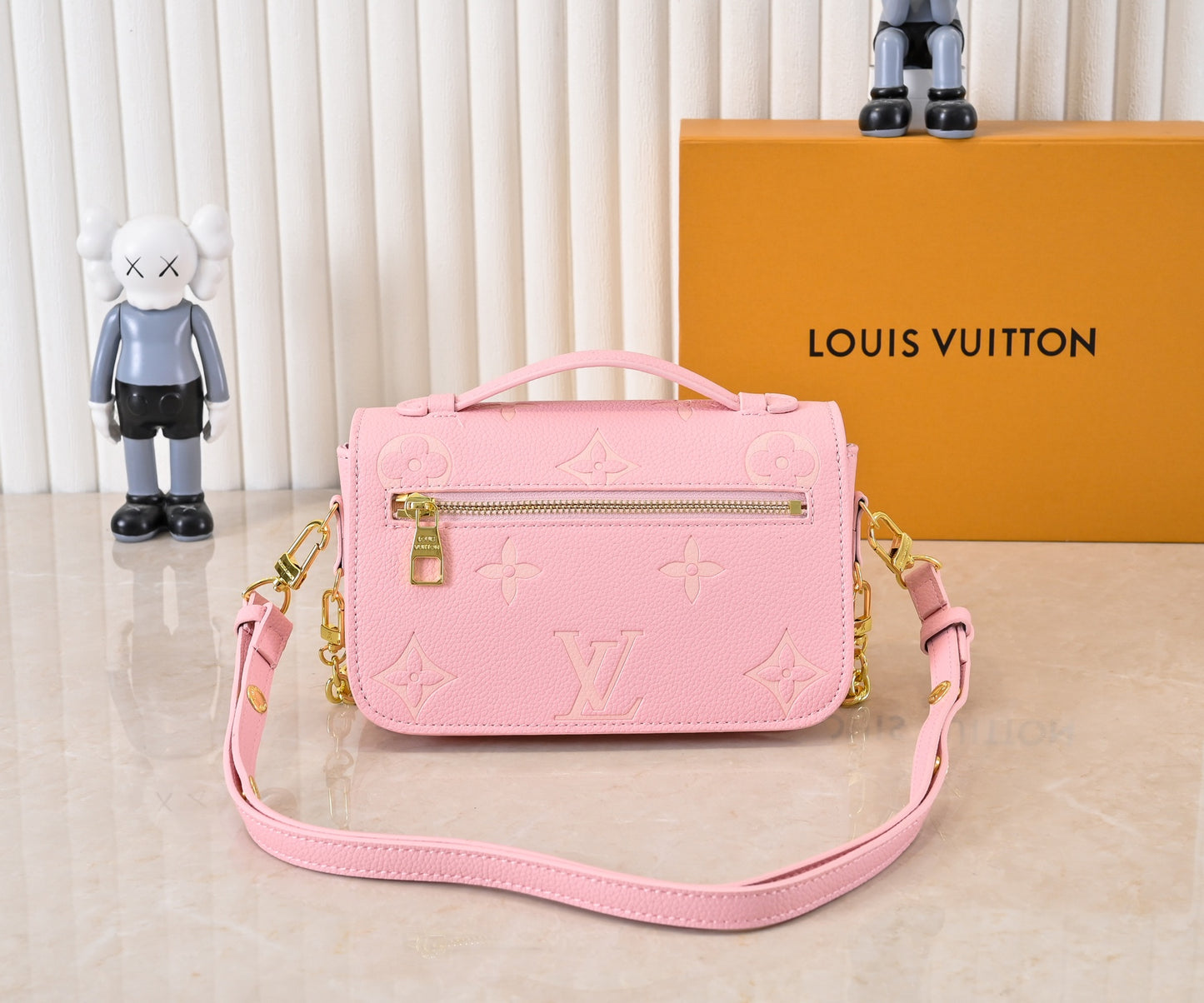 155NE38BDE Stylish leather bag