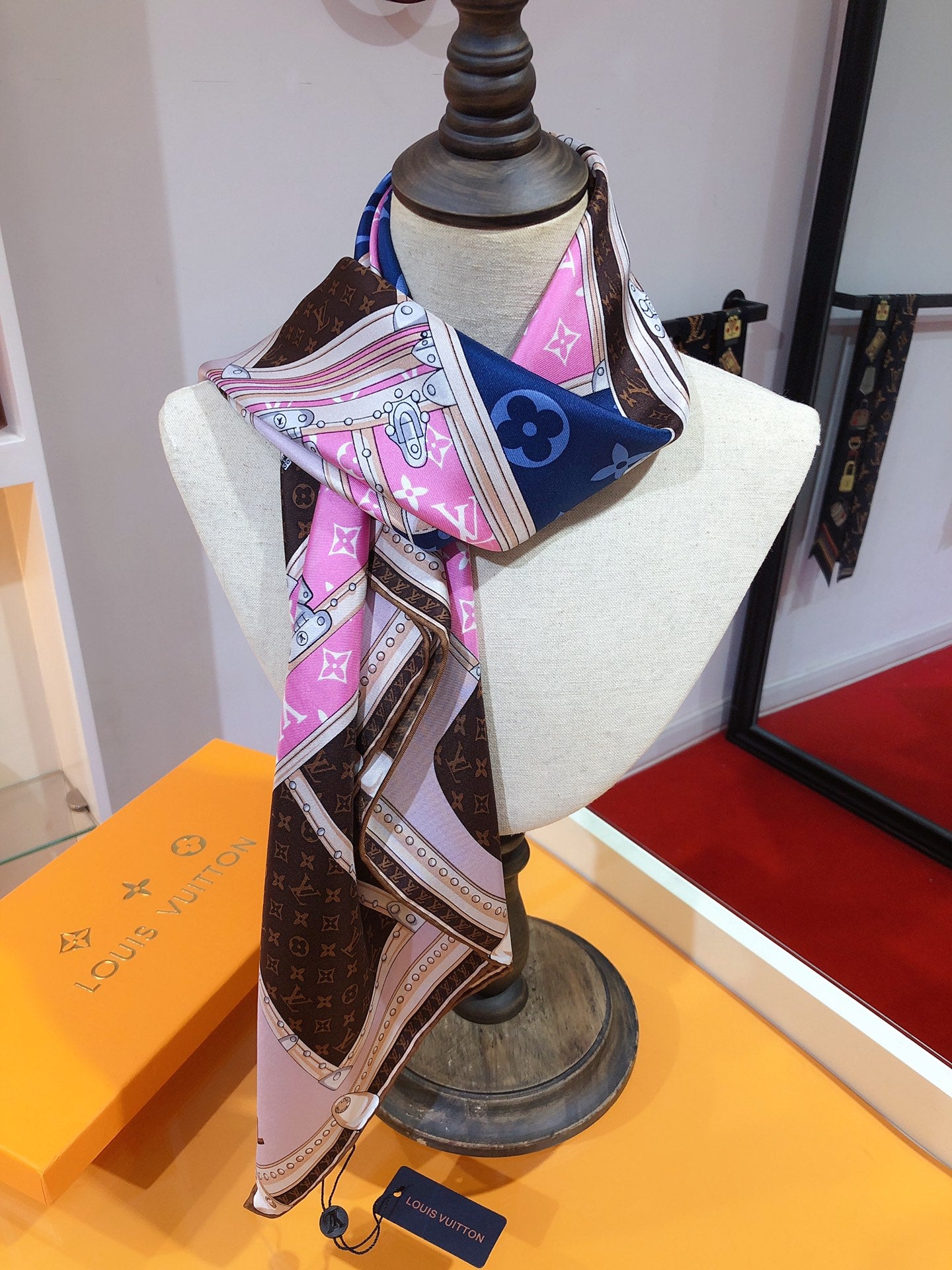 155NE5WDE Stylish Silk Scarve