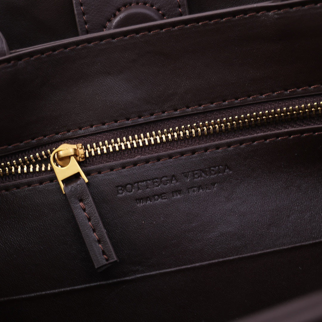 1XA81BDE Stylish leather bag