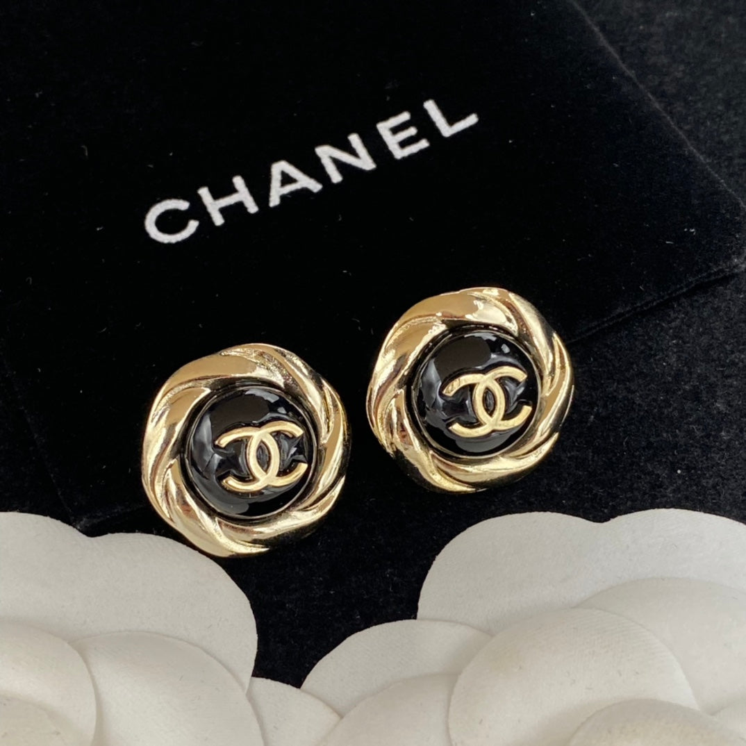 15QC11EDE Stylish Earrings