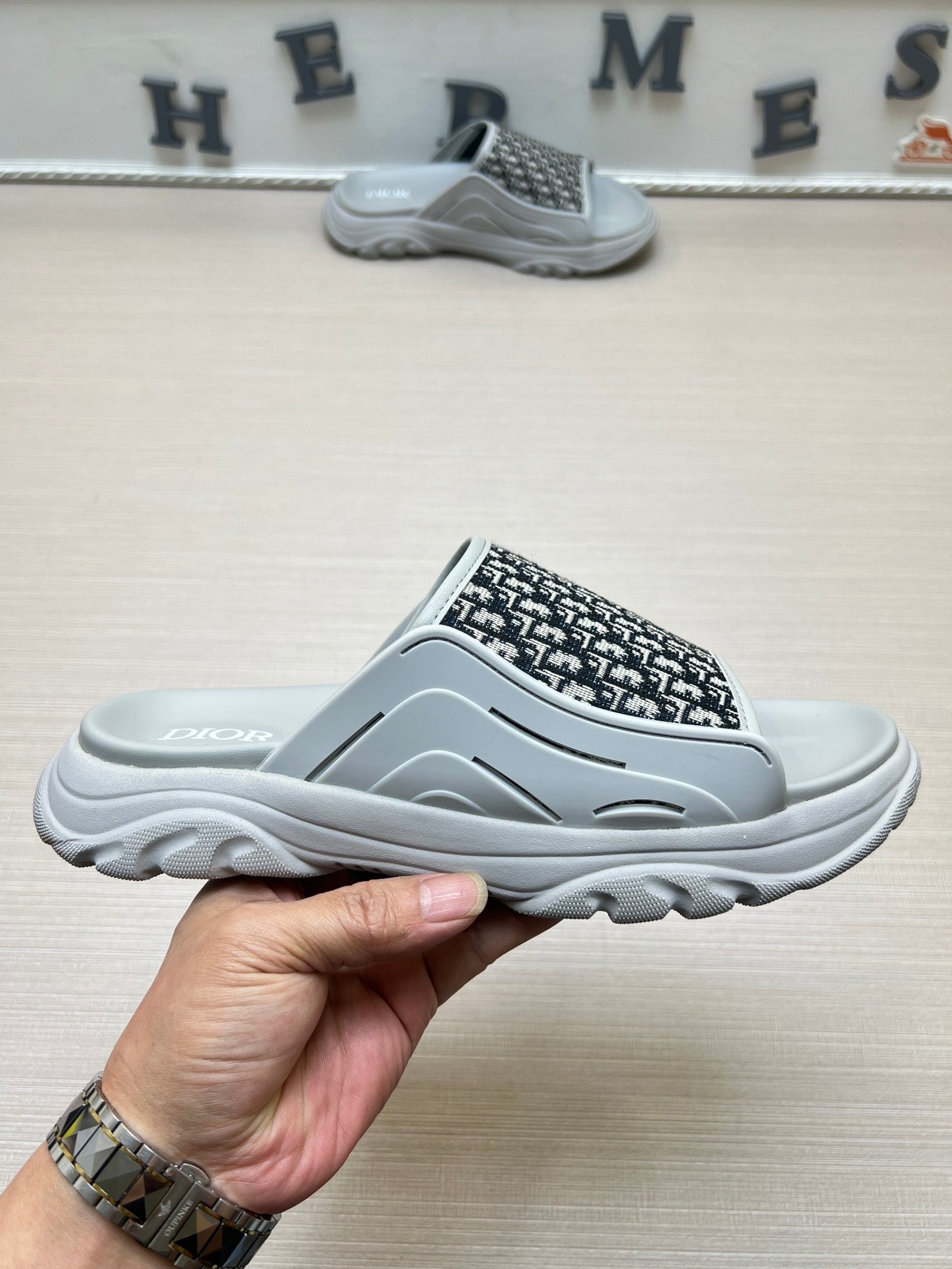 54D8ZDE Stylish slippers