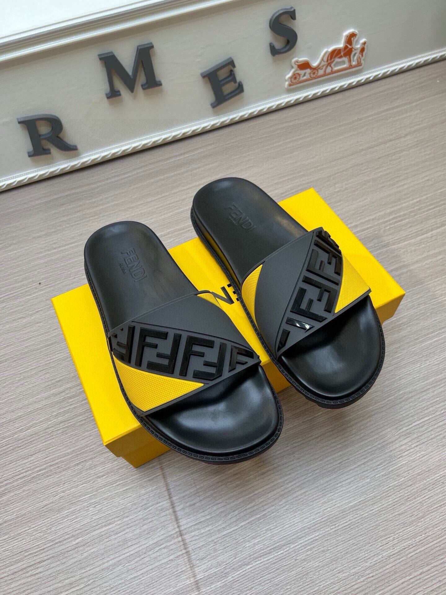 535ZF284ZDE Stylish Slippers