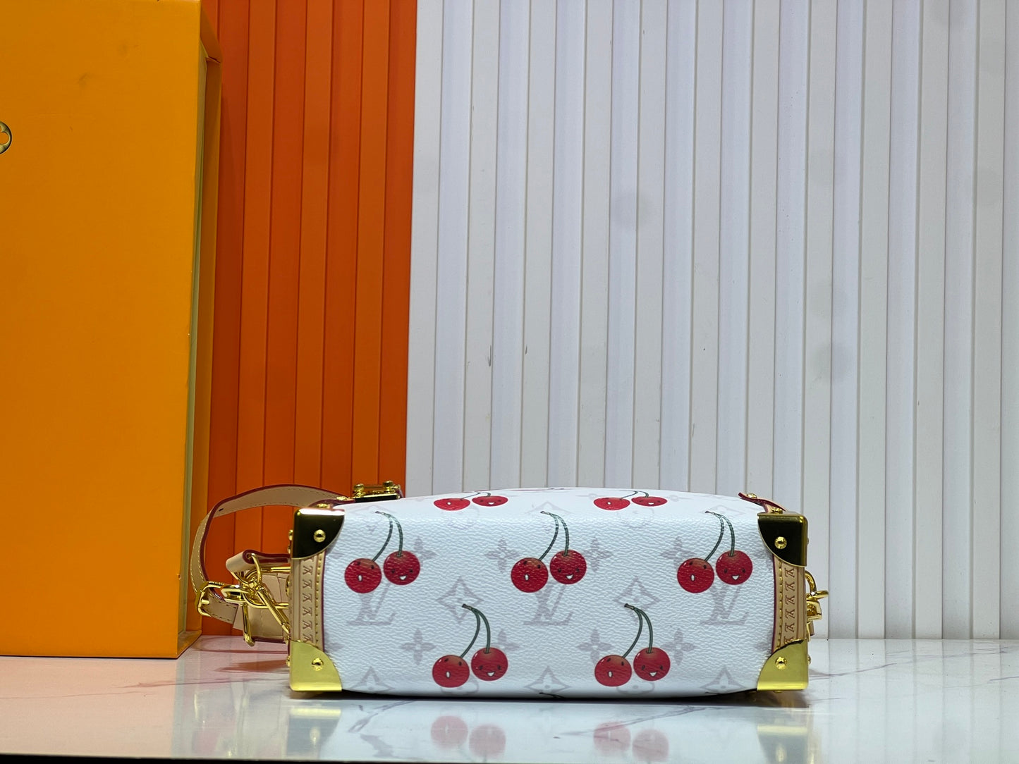 155NE18BDE Stylish leather bag