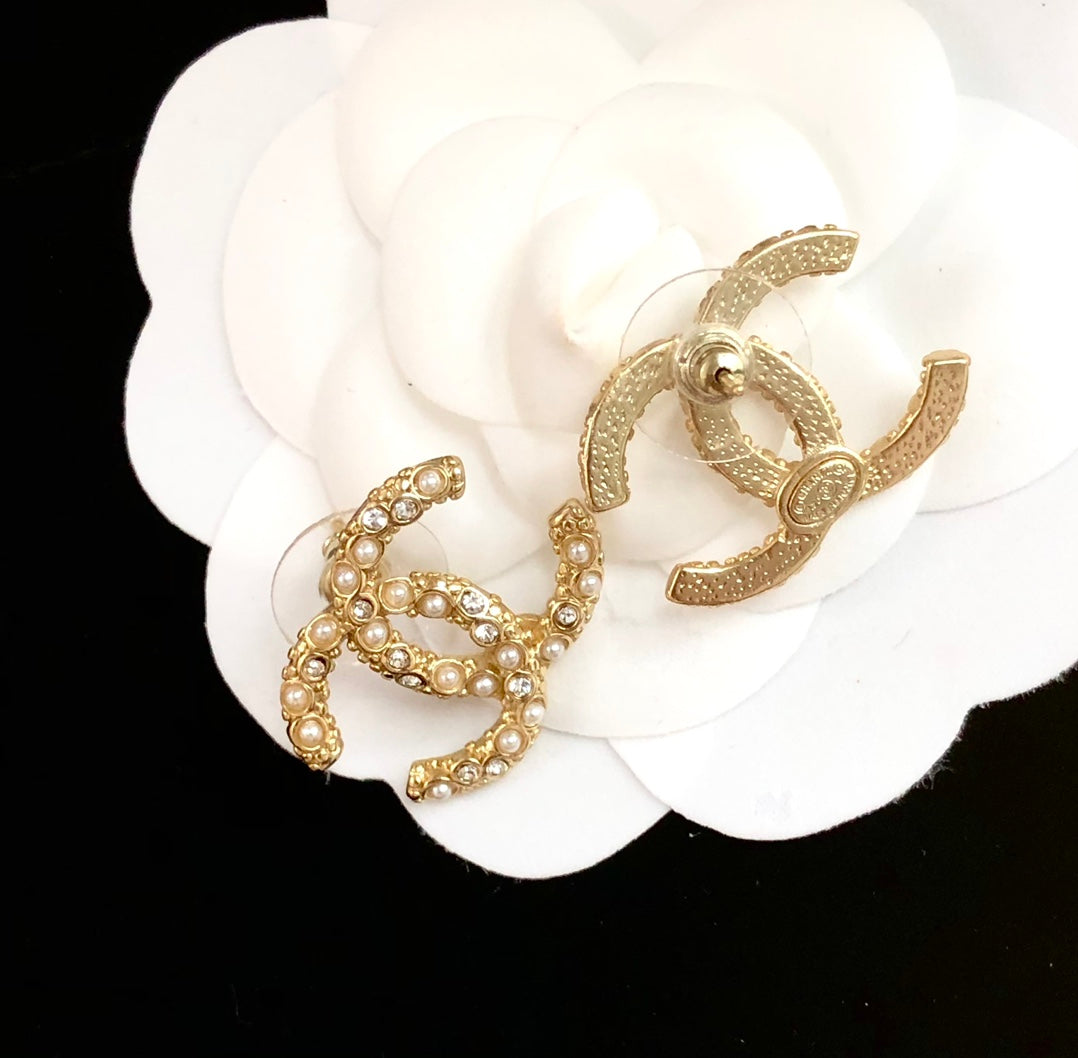 14C90EDE Stylish Earrings