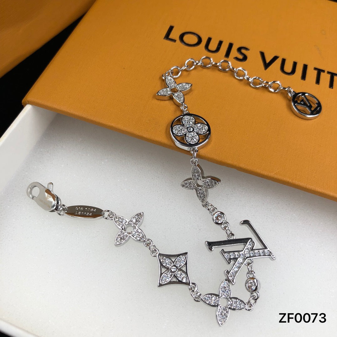 1E39EDE Stylish Bracelets