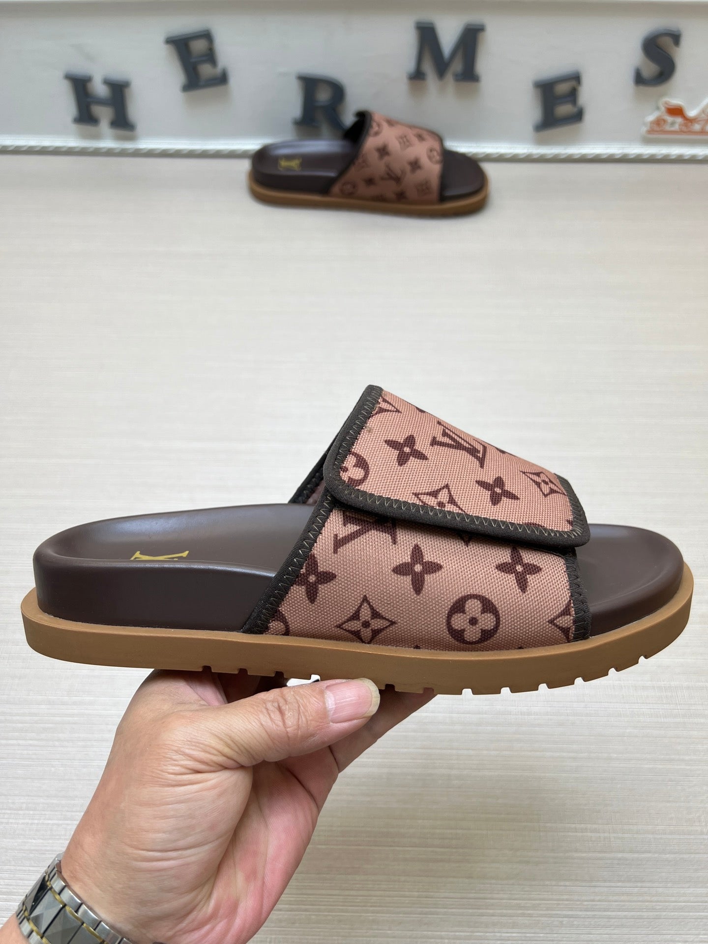 54E14ZDE Stylish slippers