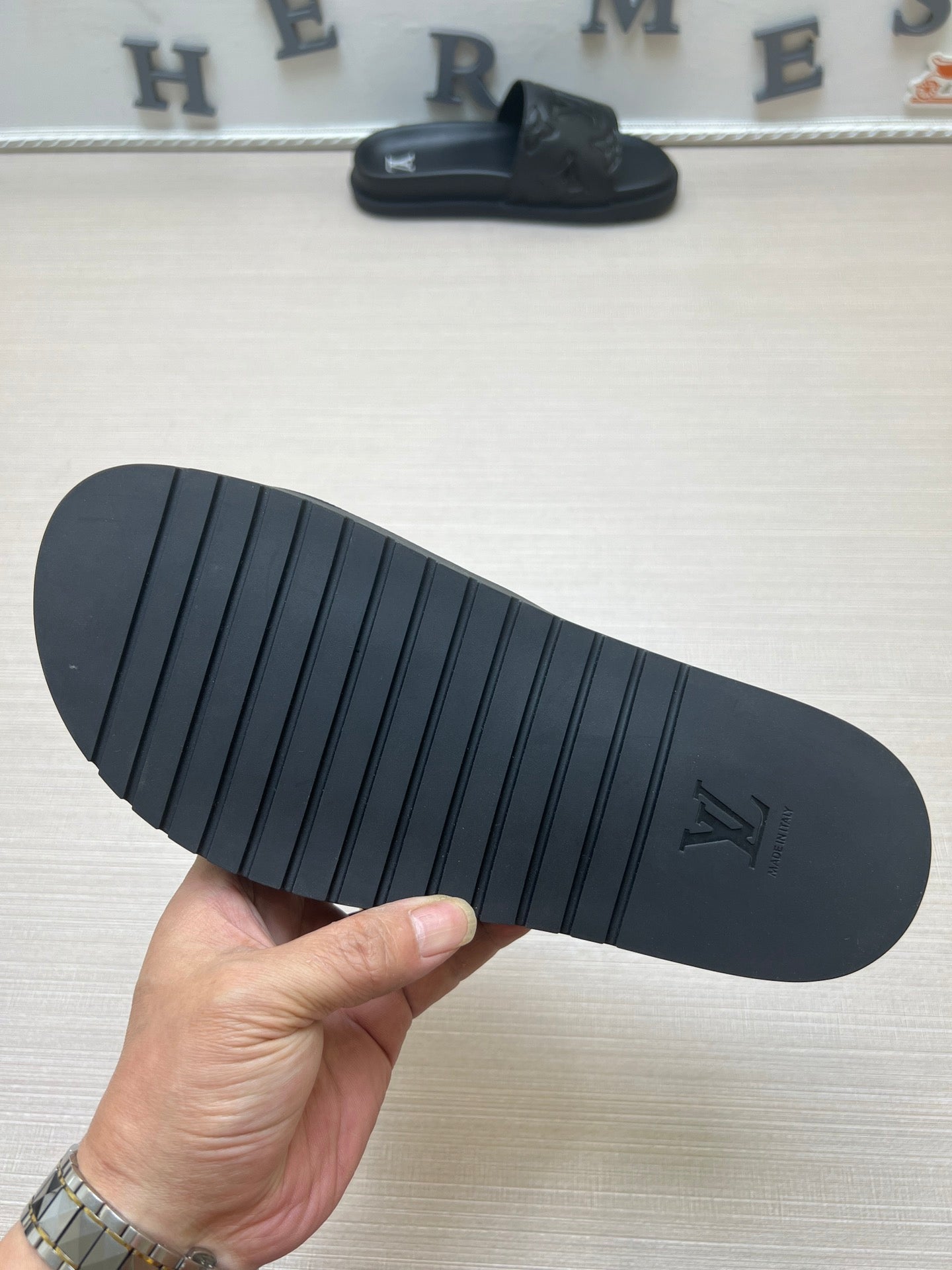 54E3ZDE Stylish slippers