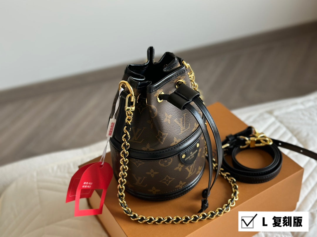 6XE215BDE Stylish leather bag 
