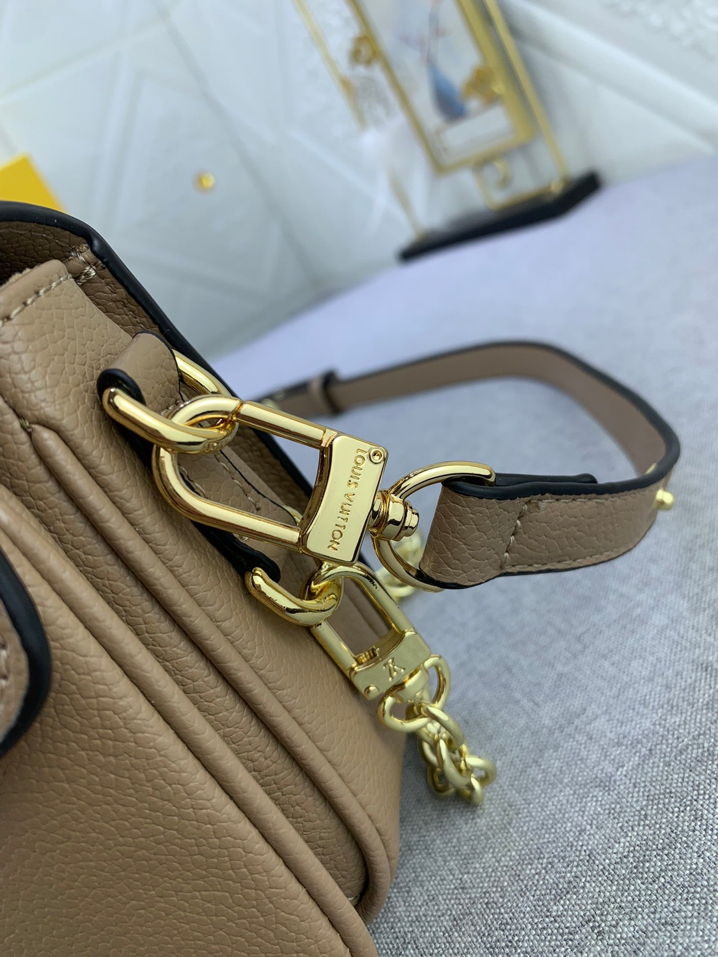 2XE43BDE Stylish leather bag 