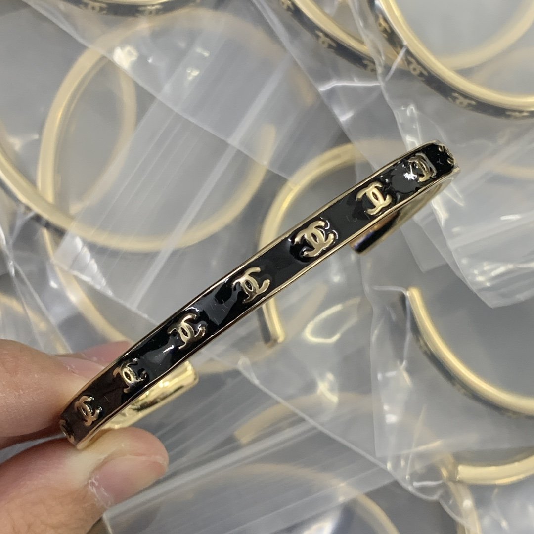 8XC68KDE Stylish Bracelets