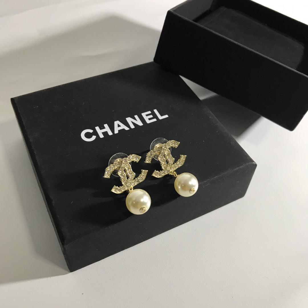 14C794EDE Stylish Earrings